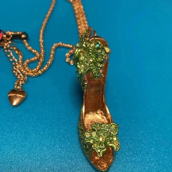 BETSEY JOHNSON Stiletto Shoe Necklace, NWT. - Picture 3 of 4